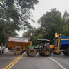 Bloqueo en la vía Ibagué - Mariquita, en el cruce de Cambao. 