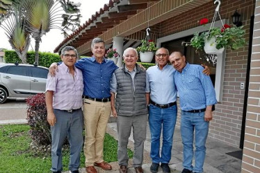 Foto | Archivo Particular | LA PATRIA Un encuentro de antiguos compañeros del Sena Caldas se realizó con la presencia de Samuel López, Cesar Arcila, Rodrigo Ospina, Nicolás Vélez y Fabio Ancizar Yepes en Pereira, Risaralda.