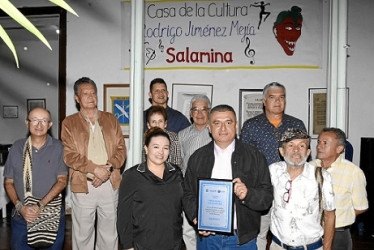 En la foto: Carlos Arturo Gómez Naranjo, Poeta; Aldemar Cardona Sánchez, Poeta; Germán Correa Campuzano, Profesor de danzas de la Casa de la Cultura; Ismanda Naranjo Escobar, Poetisa; Uriel Quintero Suárez, Poeta; Carlos Alberto Gómez Gómez, Poeta, Sthephanie Marín Muñoz, Directora Casa de la Cultura, Fabián Andrés Correa Giraldo, Poeta; Esmaragdo Bernal Victoria, Poeta y José Camilo Bernal Victoria, Gestor cultural.