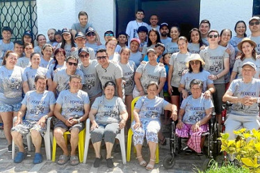 Familia Herrera, de Manzanares (Caldas) en un encuentro familiar: Jorge, Ofelia, Hernando, Irma, Marta y Hernando y descendientes. Finca La Ponderosa, de Honda (Tolima). También, la familia Triviño, Giraldo, Avalo, Parra, Triviño, entre otras. Amenizaron el encuentro: Wílmar Cediel y Oskar Basante; Natalia Rivera y Eduar López.