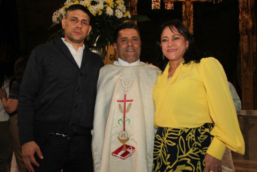 Alejandro Alzate, Nicolás de Jesús Alzate y María Teresa Serna.