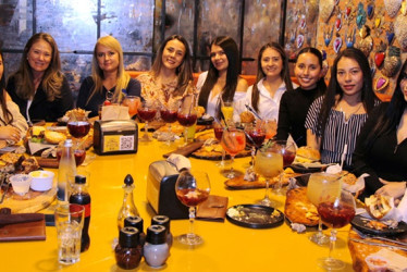 Claudia Guevara, Yessica García, Jackeline González, Lorena Giraldo, Sofía Ríos, Camila Bedoya, Angélica López, Diana Torres, Leidy Ortíz, Marcela Torres y Gloria Patricia Suárez.