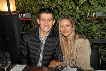 La familia Gómez Valencia ofreció una cena en el restaurante Ednia Alta Gastronomía, ubicado en el barrio Palermo, como despedida de solteros para Andrés Velásquez Gómez y Sarita Granada Granada.