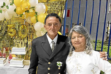 Foto | Henry Giraldo | LA PATRIA José Parra y Teresa Carvajal celebraron en Manizales sus 50 años de vida matrimonial (bodas de oro) con una eucaristía en el templo del barrio San Sebastián. Sus siete hijos, 15 nietos y una bisnieta, junto con el resto de familiares y amigos, compartieron este día junto a ellos.