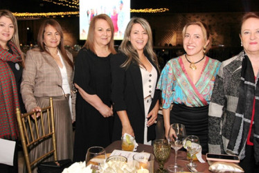 Claudia Doncel, María Orfa Cardona, Alba Patricia Villa, Marcela Echeverry, Amparo Uribe y Luz Dary Villa.