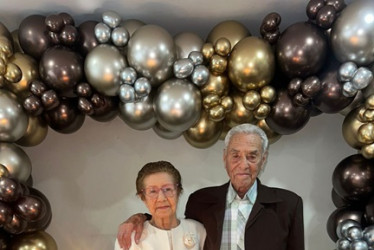 Ermilda Gómez y Alcides Pérez, naturales de Manzanares (Caldas), festejaron sus cumpleaños en el mes de noviembre, además de conmemorar sus 74 años de casados en el mes de junio.