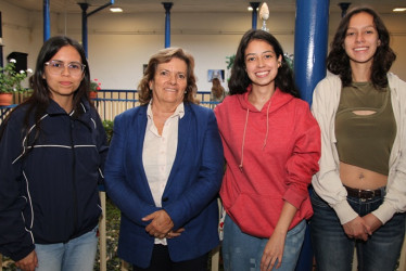 Daniela Reyes, Patricia López, Sara Suárez y Diana Reyes.