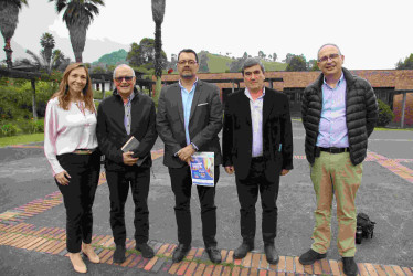 Cristina Madrillan, José Eduardo Echeverri, Carlos Hugo Aristizábal, Felipe Calderón y Juan Eduardo Zuluaga.