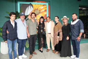 Foto | Argemiro Idárraga | LA PATRIA José María Veloza, Francisco Veloza, Santiago Escobar, Camila Santamaría, Camilo Santamaría, Liliana Zapata, Claudia Patricia Sarabia e Ignacio Del Busto compartieron un almuerzo en el restaurante Patrimonio de Manizales.