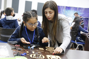 Un robot acerca los estudiantes a BIOS