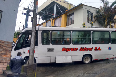 Bus chocó contra vivienda en Villamaría