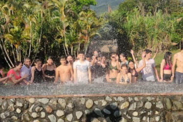 Estudiantes del grado noveno durante la salida lúdica.