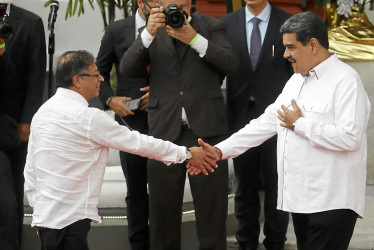 Nicolás Maduro recibió a Gustavo Petro en el Palacio de Miraflores.