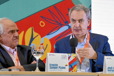 Foto | EFE | LA PATRIA José Luis Rodríguez Zapatero, expresidente del Gobierno español, junto al exmandatario de Colombia, Ernesto Samper, participando en la instalación del VIII Encuentro del Grupo de Puebla, en Santa Marta (Colombia).