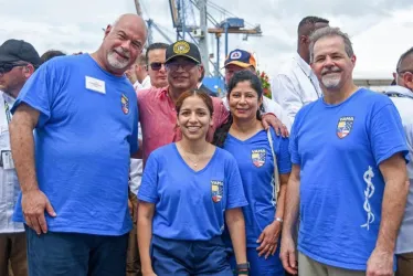 El presidente colombiano, Gustavo Petro, agradeció y despidió ayer a los médicos del hospital USNS Comfort de la Armada de Estados Unidos.