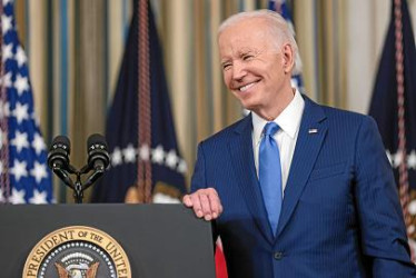 Foto | EFE | LA PATRIA  El mandatario de EE.UU., Joe Biden, dijo que se presentará en 2024 y evitará que Trump sea presidente. Las declaraciones las entregó ayer tras conocer las proyecciones de los medios que dan unos resultados muy ajustados para demócratas y republicanos en ambas cámaras del Congreso. 