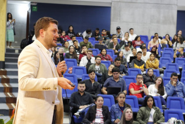 Estudiantes de Administración de Sistemas durante una conferencia del Grupo INGCO. 