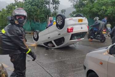 El carro volcado.