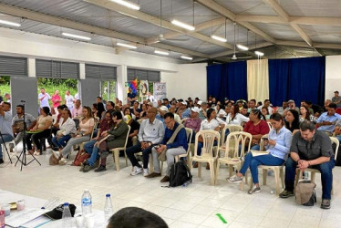 La audiencia minera de Marmato fue en la Institución Educativa El Llano, a donde acudieron unas 180 personas.