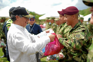 Foto | EFE | LA PATRIA  Gustavo Petro en el cantón militar San José en Saravena (Arauca).