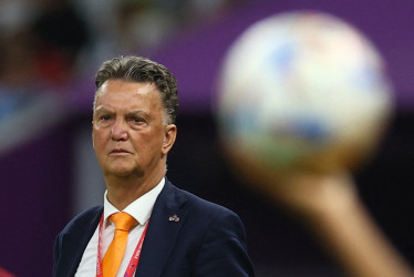 El técnico Louis Van Gaal da un paso al costado para tratarse un cáncer de próstata.