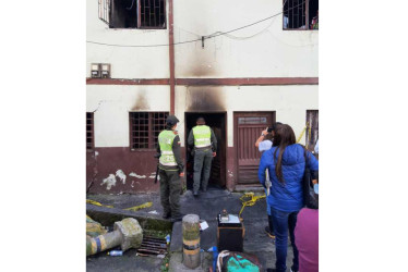 El Cuerpo Oficial de Bomberos acudió con 15 unidades, dos máquinas extintoras, un carrotanque y una ambulancia.