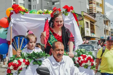 El Festival de Colores se realizó por la Avenida Santander.