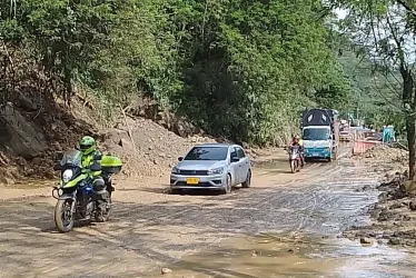 Paso a un carril en el sector de Marmato. 