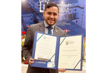El concejal de Manizales Christian Pérez se graduó como especialista en Administración de la Salud.