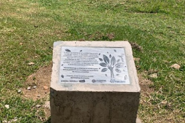 En Anserma colocaron una placa conmemorativa homenajearon a los ciudadanos fallecidos durante la pandemia de la covid-19 en el municipio.