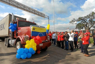 Foto | Tomada de fronteraplus.lanacionweb | LA PATRIA  Cruce de un vehículo de carga pesada por el puente binacional Atanasio Girardot.