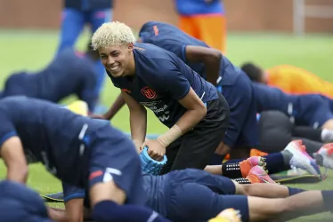 El jugador Ethan Minda, de la selección ecuatoriana Sub-20 de fútbol, durante un entrenamiento en la Casa de la Selección, en Quito (Ecuador). La Tri intentará aprovechar la potencia y velocidad del equipo en el Campeonato Sudamericano Sub-20 de Colombia para tratar de retener el título que ganó en Chile 2019.