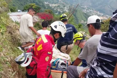 A una mujer le cayó encima una pared en Marmato