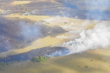 Foto | @FuerzaAereaCol | LA PATRIA  La UNGRD informó ayer que del 16 diciembre de 2022 al 15 febrero de 2023 hubo 478 incendios de cobertura vegetal que afectaron a 24 municipios del país y que consumieron 21.858 hectáreas de vegetación.