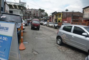 Tramo deteriorado en la calle 21 entre carreras 10 y 11. 