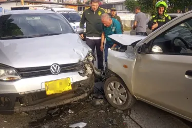 Un lesionado en choque de dos carros en Villamaría 