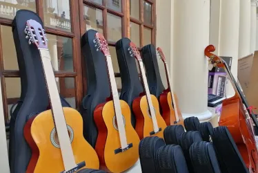 Entregan instrumentos musicales a 21 colegios de Caldas