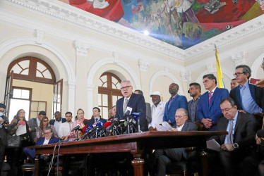 Foto | Senado.gov | LA PATRIA Néstor Osuna, ministro de Justicia, al radicar el proyecto expresó: “Este contiene una oferta generosa por parte del Estado colombiano a esas estructuras criminales de alto impacto".