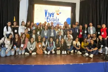 La idea con los voluntarios es acompañar a docentes de 39 municipios del país, que registran mayores índices de deserción y reprobación estudiantil. 