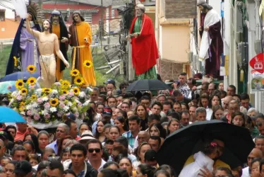 Pensilvania. Desde el cementerio San Vicente de Paúl hasta el templo parroquial Nuestra Señora de Los Dolores se cumplió la procesión del último día de la Semana Mayor.