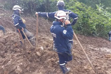 Reanudan búsqueda de adulto mayor sepultado por un deslizamiento en Salamina 