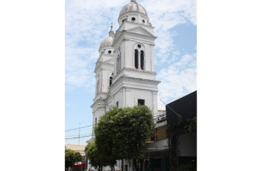 Un lateral de la Catedral de La Dorada. 