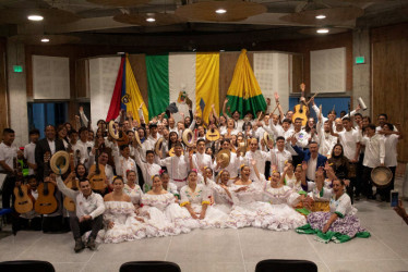 Los participantes en la inauguración de la Escuela Departamental de Música. 