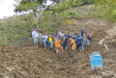 A dos metros de profundidad estaba el cuerpo del campesino.