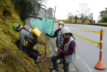 Emisión de vapor del Volcán Cerro Bravo