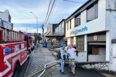  Cerca del Batallón Ayacucho se presenta el daño de una tubería.