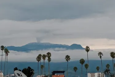 El volcán Nevado del Ruiz visto este viernes, 26 de mayo, desde Manizales. 