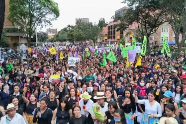 El presidente, Gustavo Petro, publicó esta imagen y escribió: "El pueblo vuelve a las calles. !El pueblo se respeta y no se rinde!".