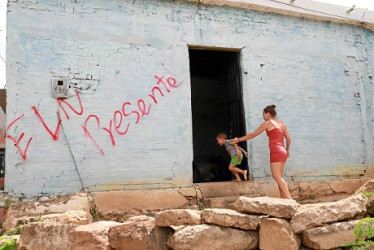 Foto | EFE | LA PATRIA En el país hay incertidumbre por las acciones violentas que se han registrado en el país en las jornadas previas, entre las que destaca el asesinato de tres policías por parte del Eln en Norte de Santander y el secuestro de una sargento y sus dos hijos, de 6 y 8 años, en Arauca.