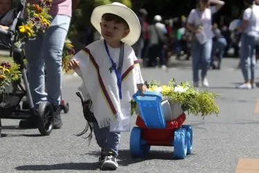 Cerca de 2.000 niños silleteros abren con su desfile la Feria de las Flores de Medellín